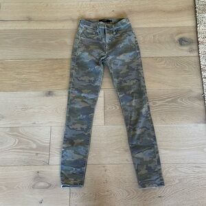 BARBARA HIGH-RISE SUPER SKINNY ANKLE JEAN